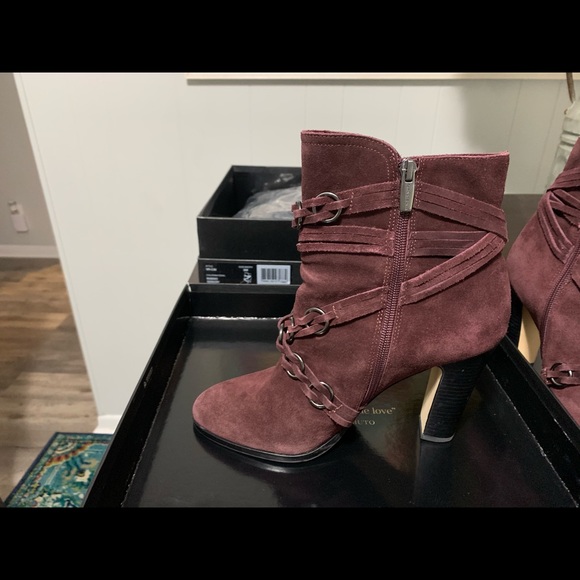 Vince Camuto- John Camuto Rubidio bootie - Picture 6 of 12